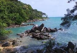 pesona pantai bukit batu - Belitong : Pantai Bukit Batu, Damar – Belitung timur